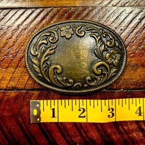 VINTAGE- Metal Belt Buckle with flowers and Bronze color